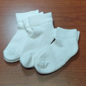 Gymboree NWOT White Ankle Socks 12-24 MO